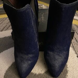 Women’s ankle boots, size 9.5, color- navy blue pony hair